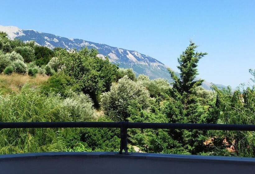 هتل Amazona Apartments And Studios