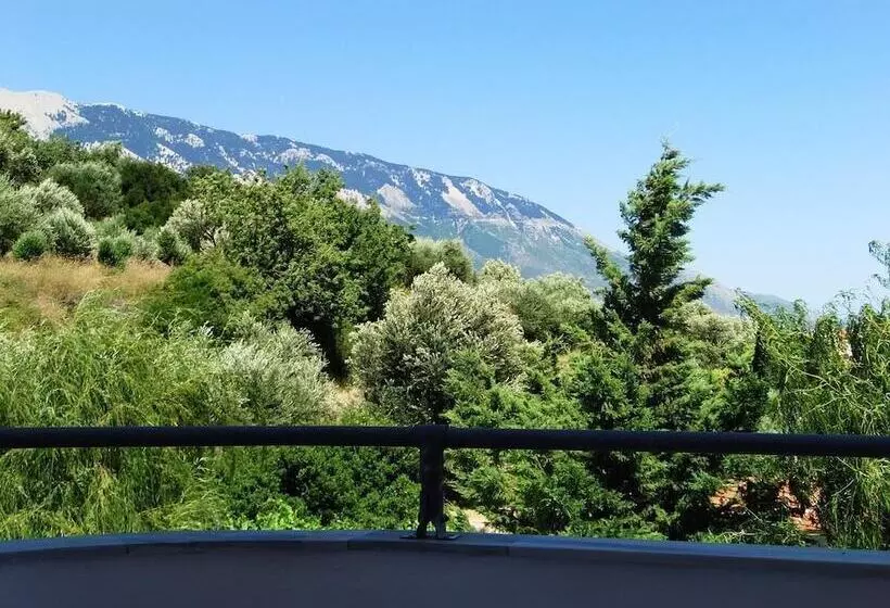 هتل Amazona Apartments And Studios