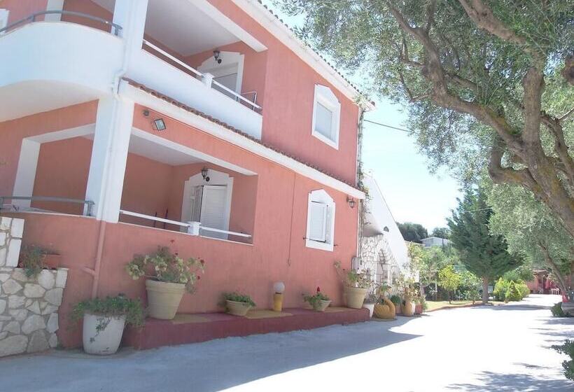 هتل Amazona Apartments And Studios