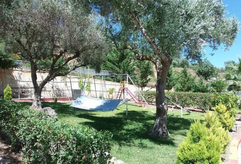 هتل Amazona Apartments And Studios