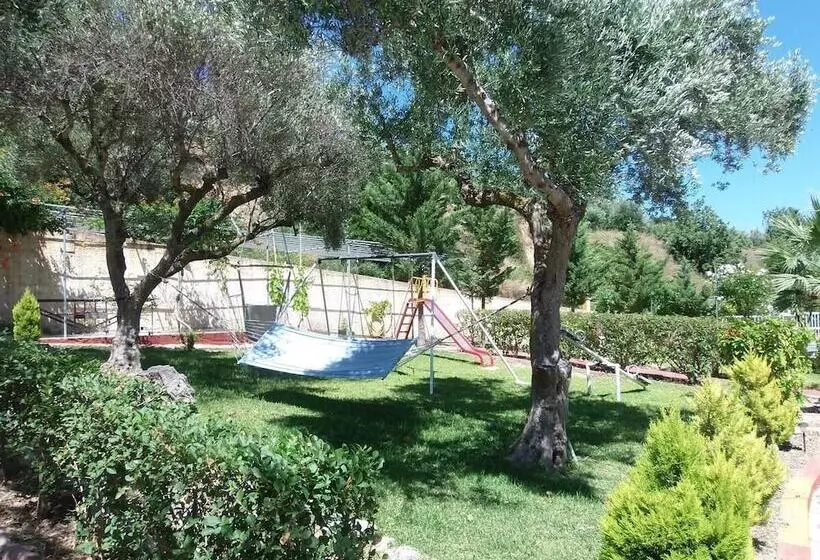 هتل Amazona Apartments And Studios