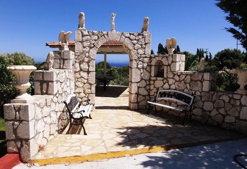 هتل Amazona Apartments And Studios