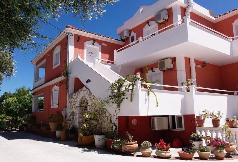 هتل Amazona Apartments And Studios