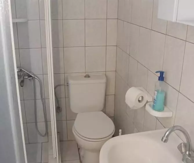هتل Amazona Apartments And Studios