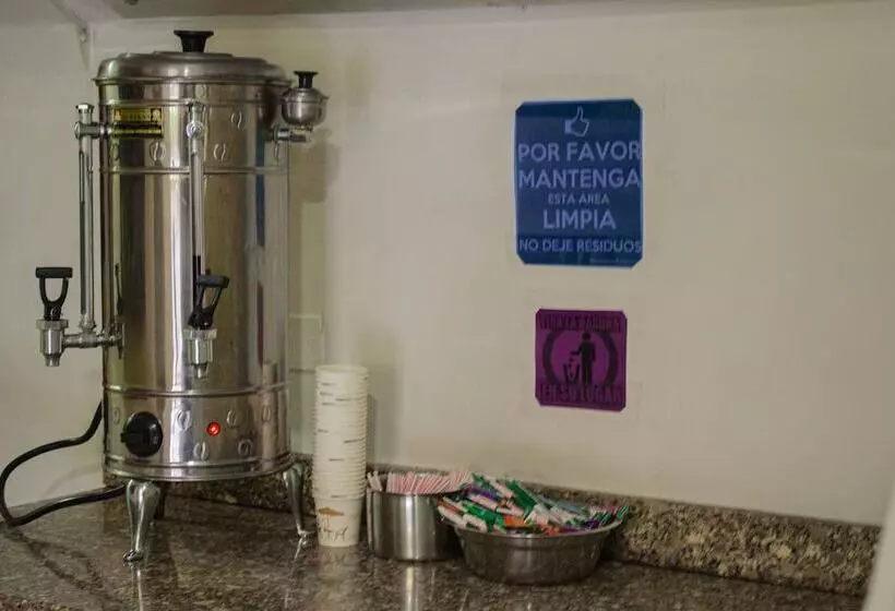 ホテル Plaza Mayor Itagui