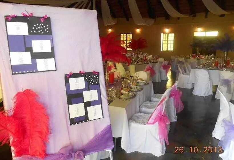 هتل Thatch Palace Lodge