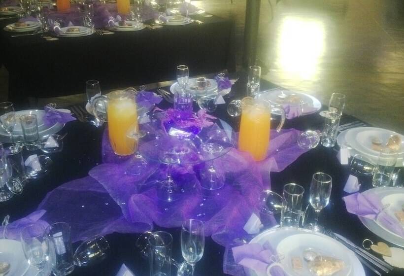 Hotel Thatch Palace Lodge