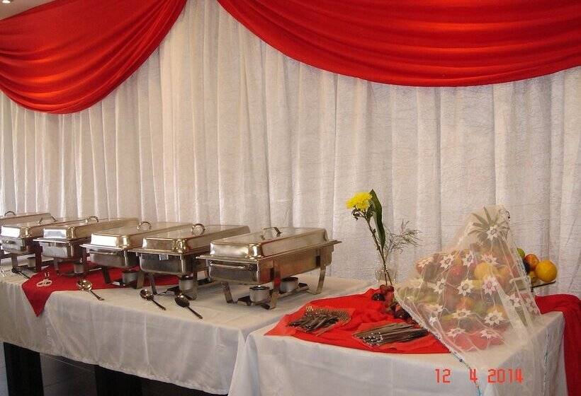 Hotel Thatch Palace Lodge