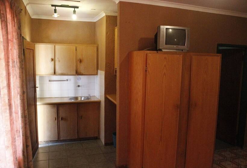 Hotel Thatch Palace Lodge