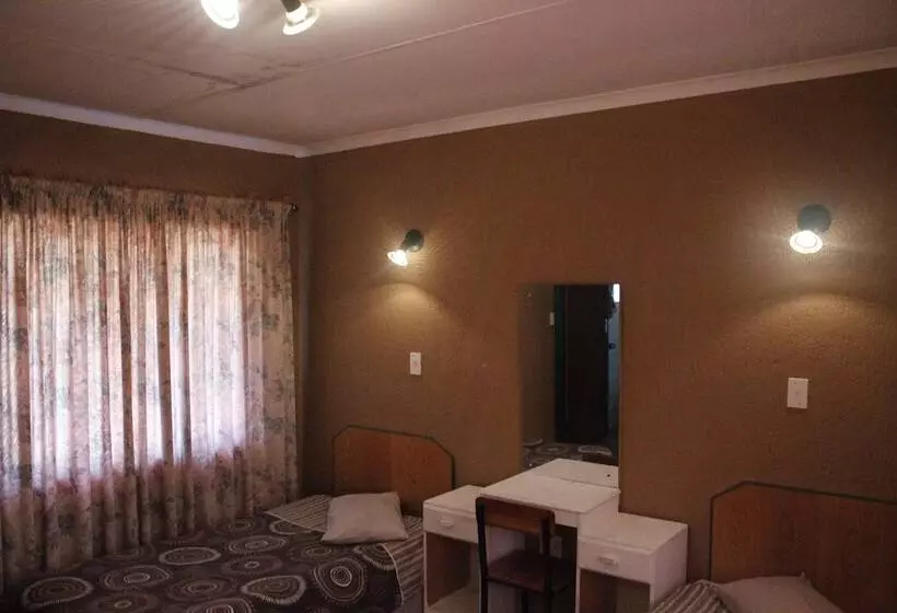 هتل Thatch Palace Lodge