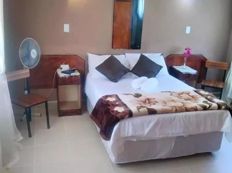 هتل Thatch Palace Lodge
