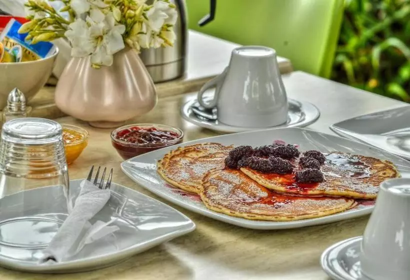 ペンション Iro Suites