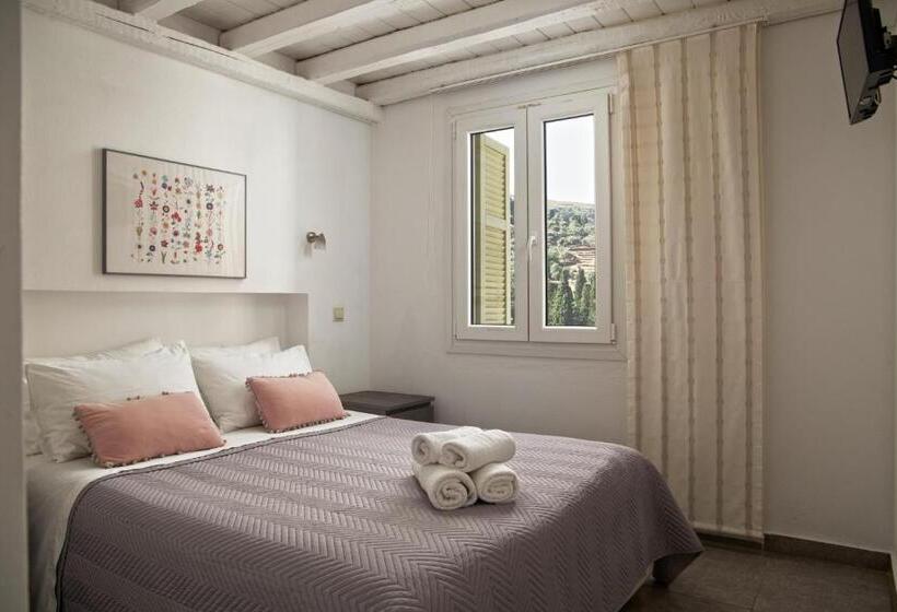 פנסיון Iro Suites