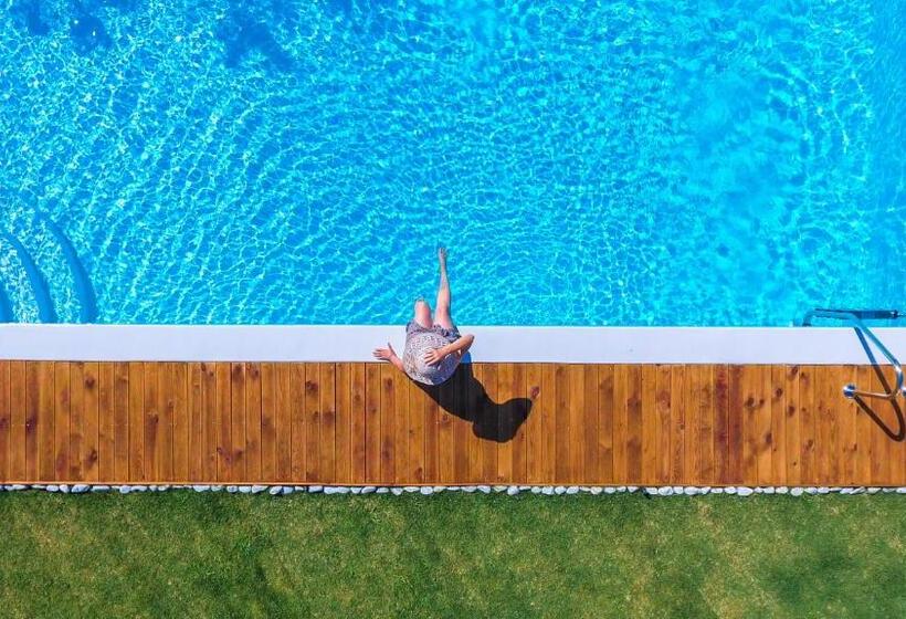 פנסיון Iro Suites