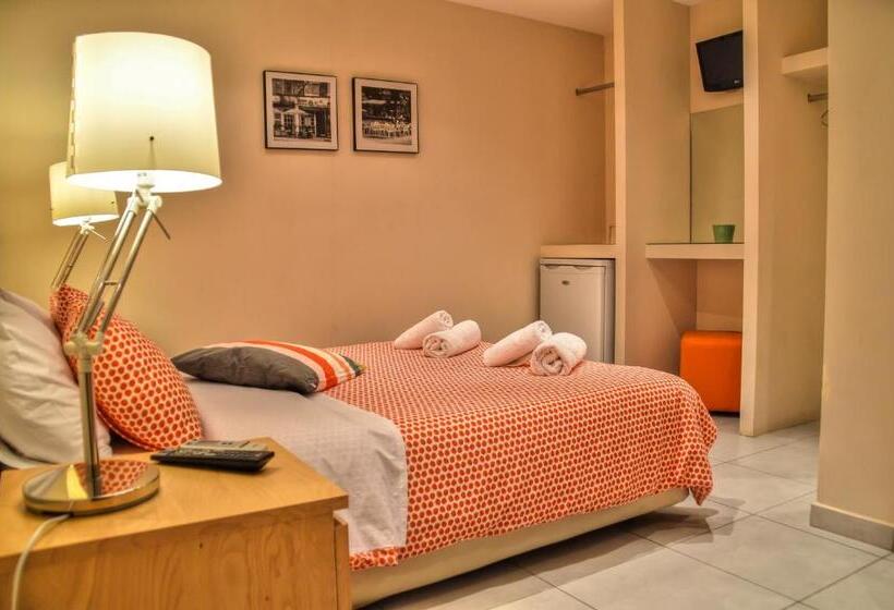 פנסיון Iro Suites