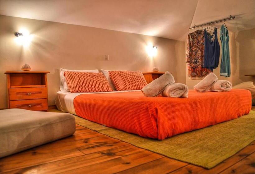 פנסיון Iro Suites