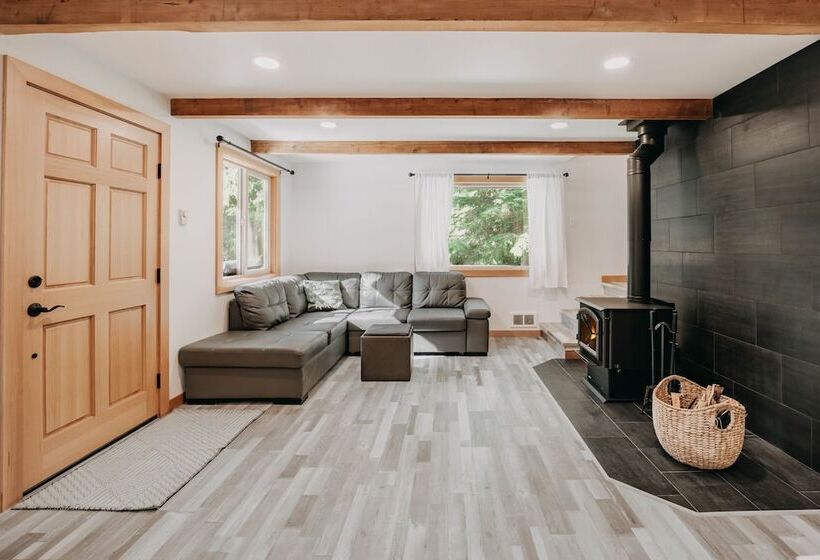 Snowline Cabin #48   A Classic Family Cabin With An Outdoor Hot Tub!