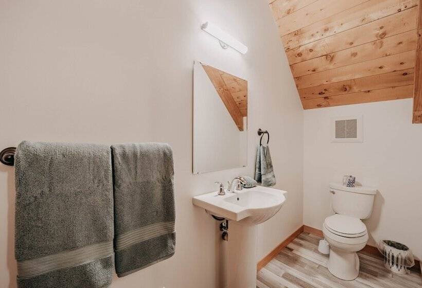 Snowline Cabin #48   A Classic Family Cabin With An Outdoor Hot Tub!