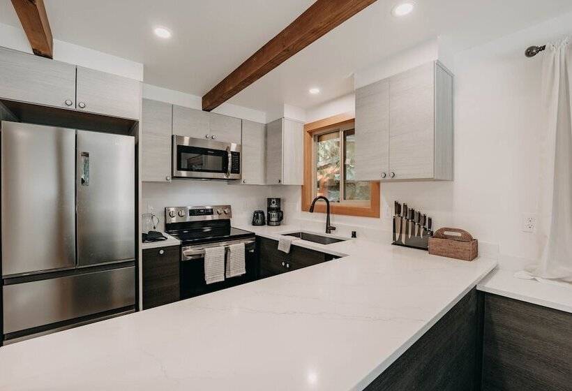 Snowline Cabin #48   A Classic Family Cabin With An Outdoor Hot Tub!