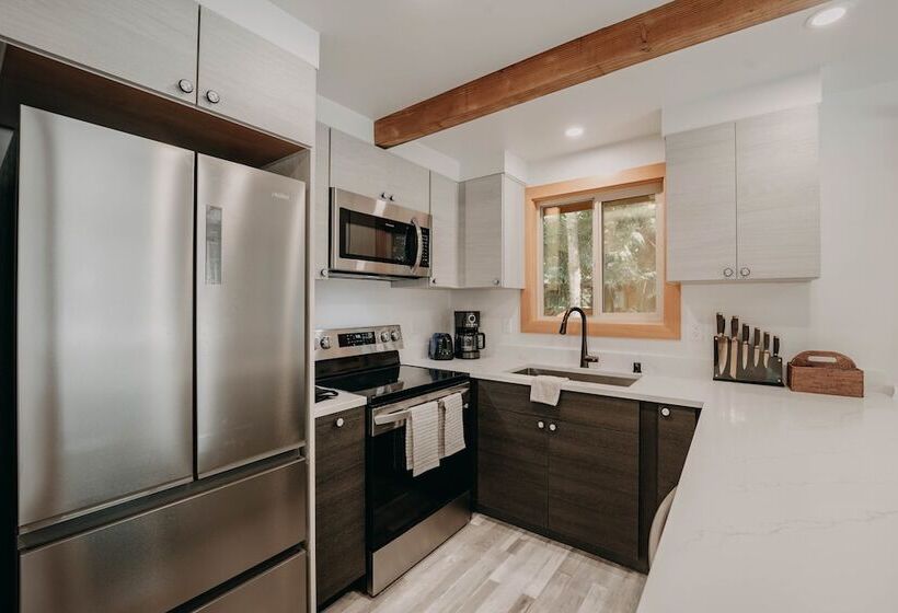 Snowline Cabin #48   A Classic Family Cabin With An Outdoor Hot Tub!