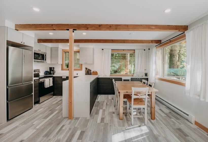 Snowline Cabin #48   A Classic Family Cabin With An Outdoor Hot Tub!