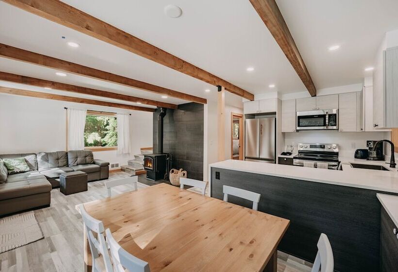 Snowline Cabin #48   A Classic Family Cabin With An Outdoor Hot Tub!