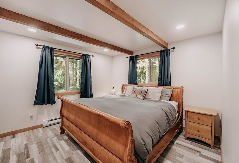 Snowline Cabin #48   A Classic Family Cabin With An Outdoor Hot Tub!