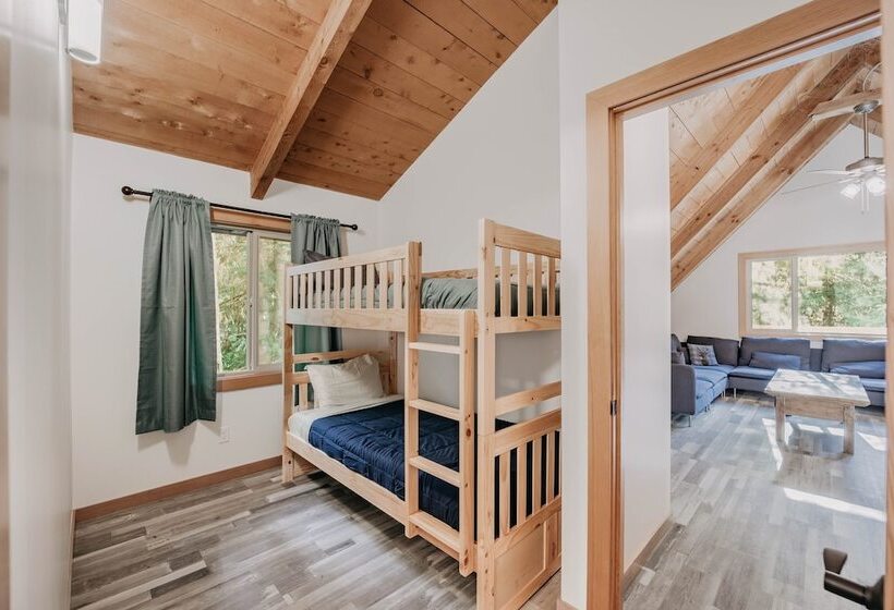 Snowline Cabin #48   A Classic Family Cabin With An Outdoor Hot Tub!