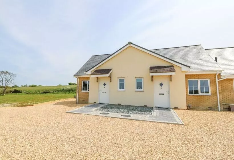 5 Yarmouth Cottages