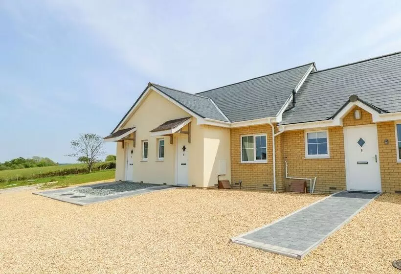 5 Yarmouth Cottages