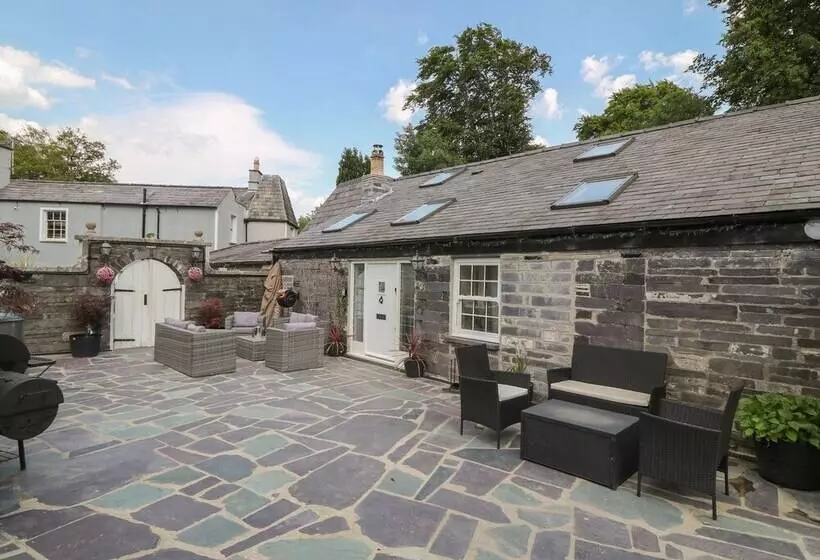 Bryn Derwen Coach House