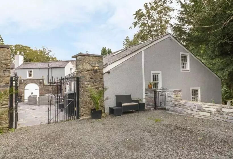 Bryn Derwen Coach House