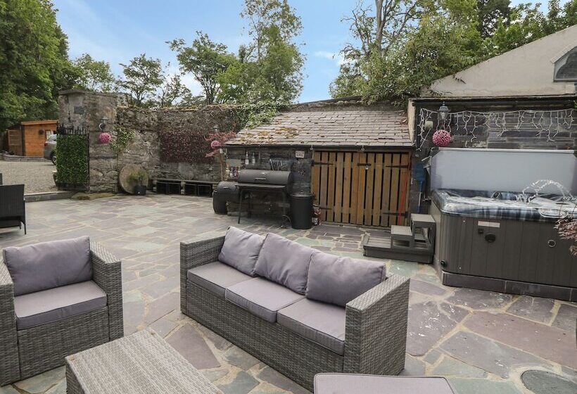 Bryn Derwen Coach House