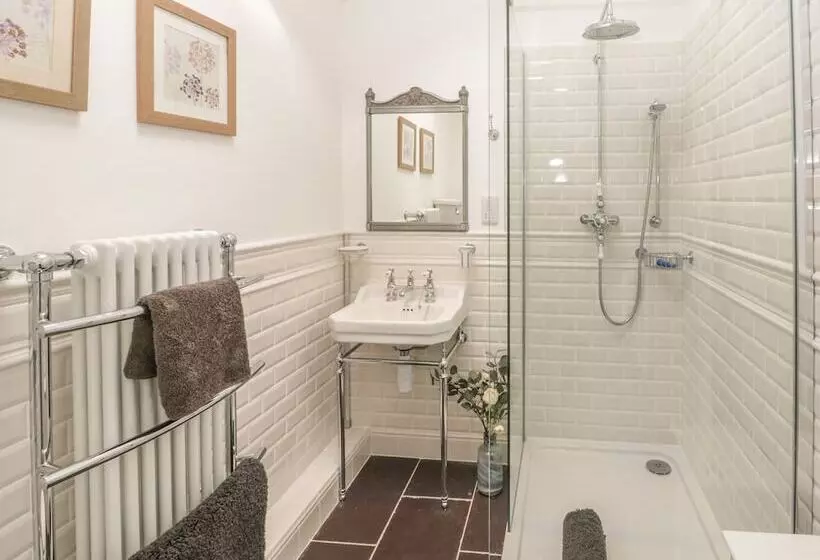 Bryn Derwen Coach House