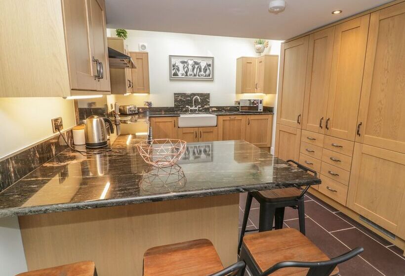 Bryn Derwen Coach House