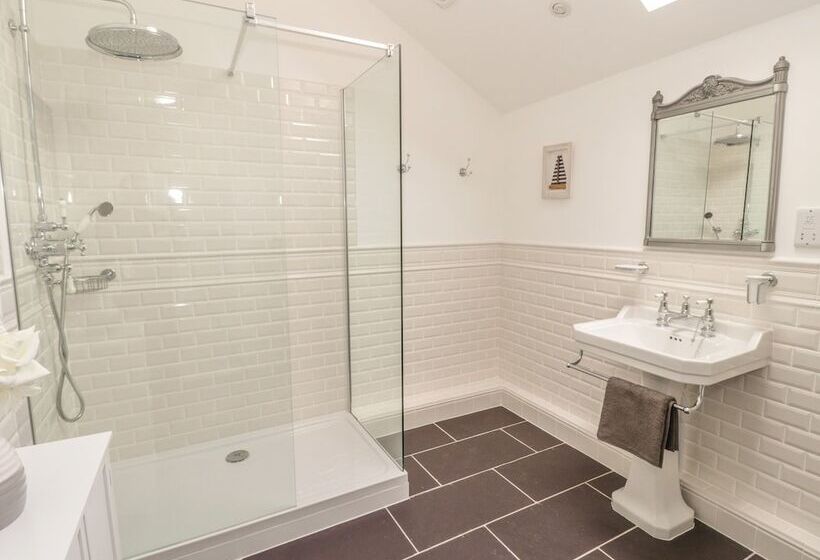 Bryn Derwen Coach House