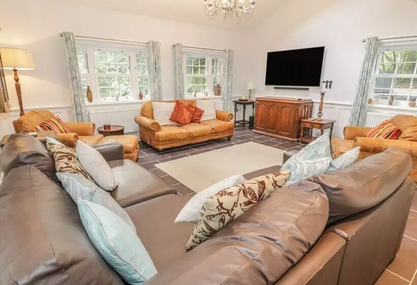 Bryn Derwen Coach House