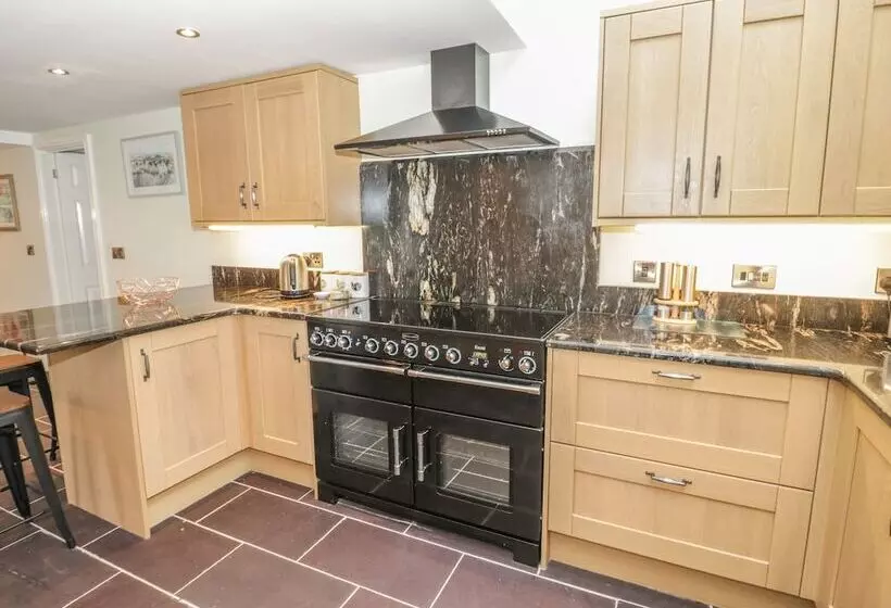 Bryn Derwen Coach House