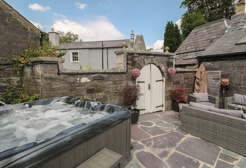 Bryn Derwen Coach House