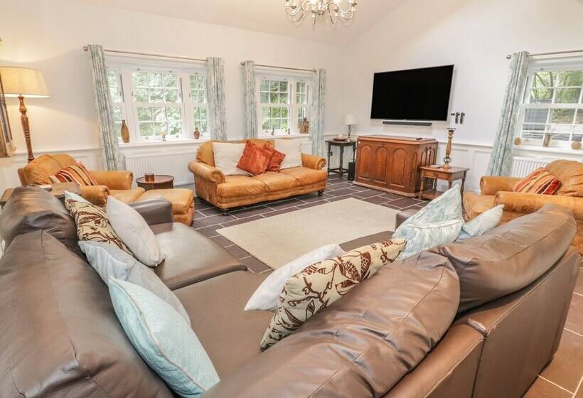 Bryn Derwen Coach House