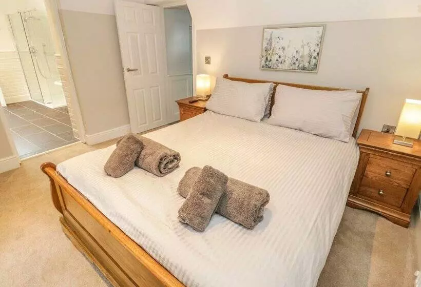 Bryn Derwen Coach House