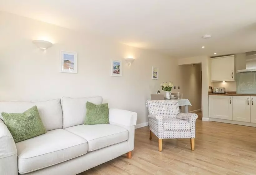 Cherry Tree Lodge