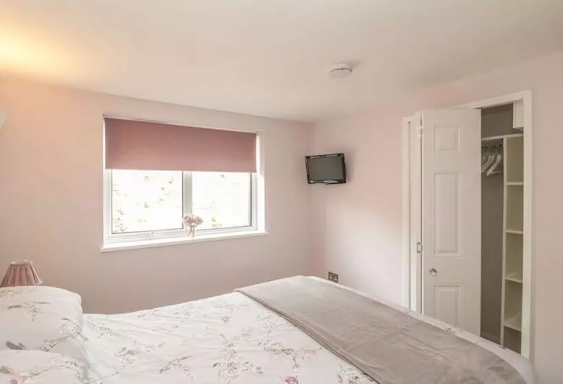 Cherry Tree Lodge