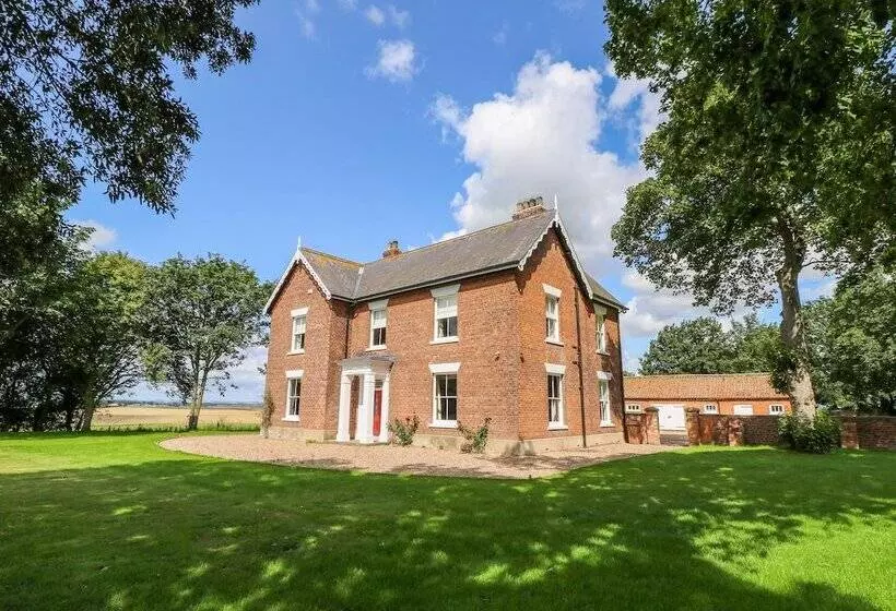 Hall Garth