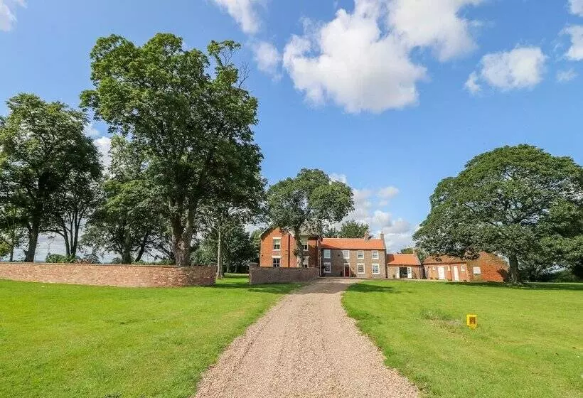 Hall Garth