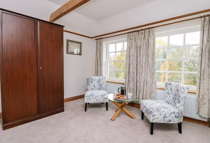Manor Cottage