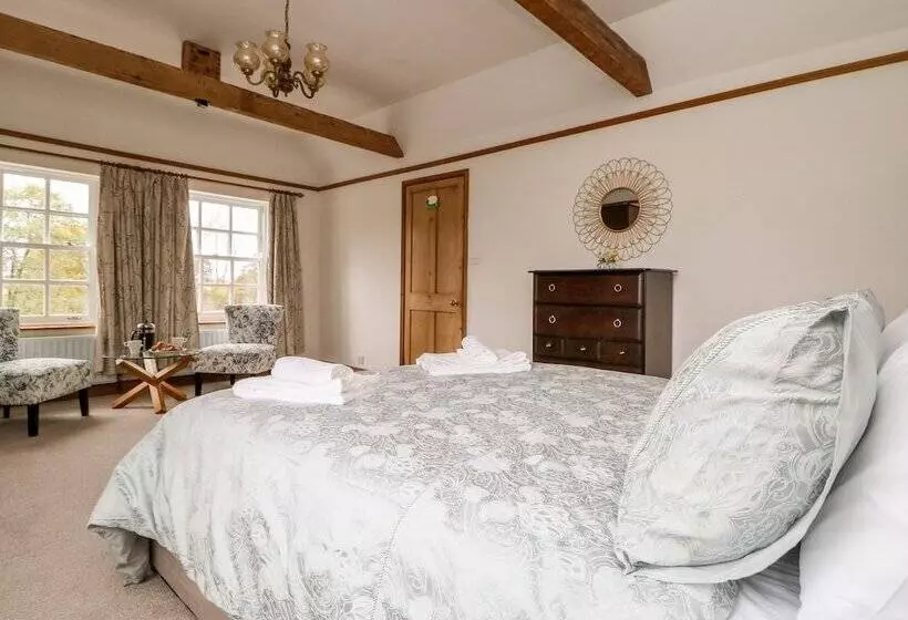 Manor Cottage