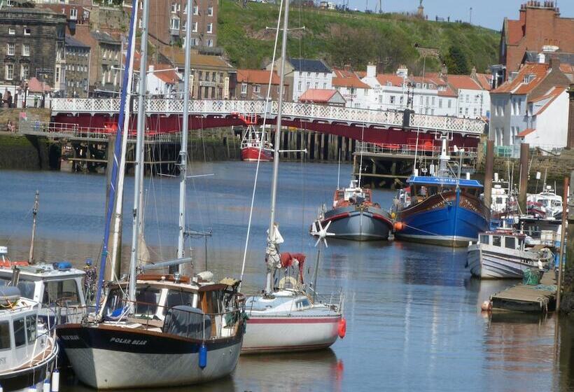 Stakesby House Apartment 3