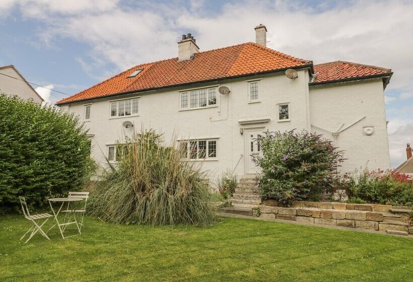 Stakesby House Apartment 3