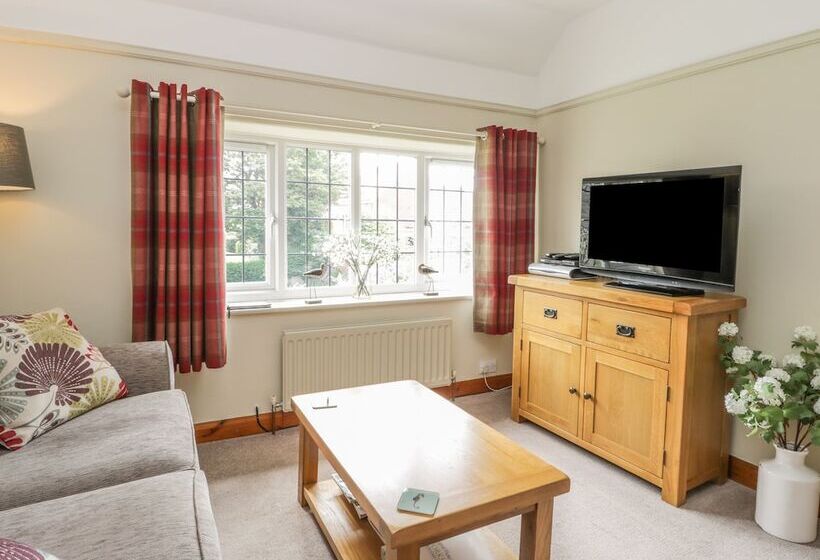 Stakesby House Apartment 3